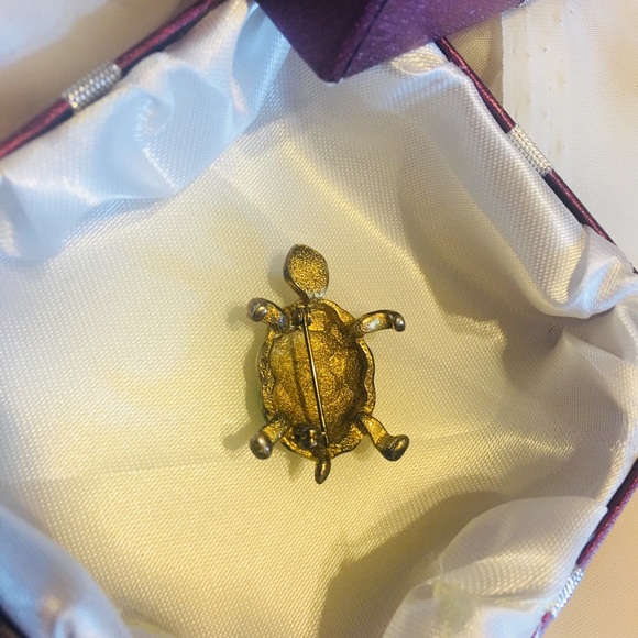 Vintage Turtle Brooch - Picture 2 of 3